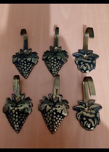 Altın Renkli Koyu Meyve Desenli Askılar