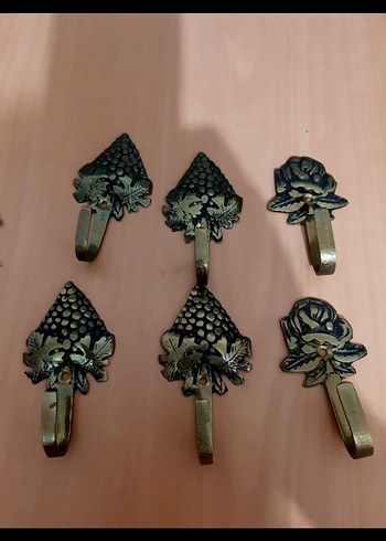 Altın Renkli Koyu Meyve Desenli Askılar - Görsel 5