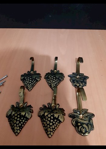Beden Altın Renkli Koyu Meyve Desenli Askılar