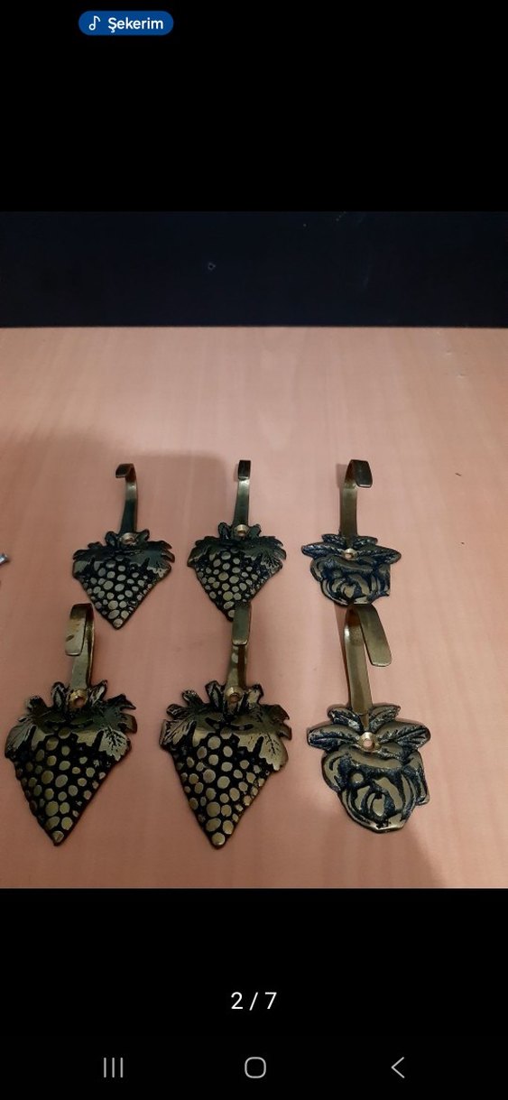 Altın Renkli Koyu Meyve Desenli Askılar - Görsel 2