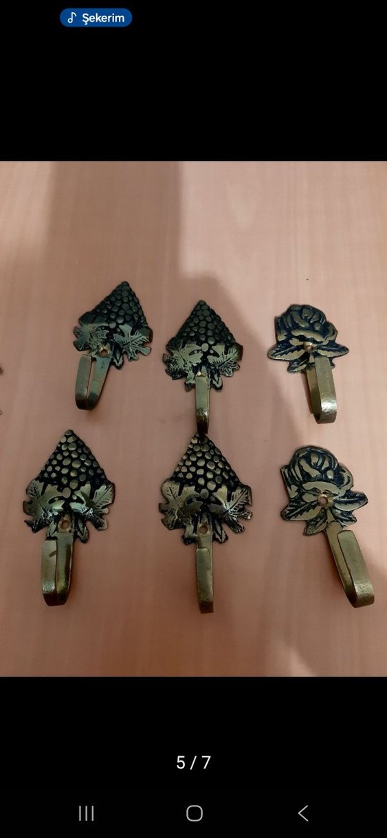 Altın Renkli Koyu Meyve Desenli Askılar - Görsel 5