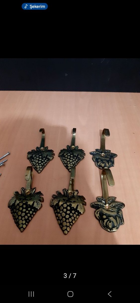 Altın Renkli Koyu Meyve Desenli Askılar - Görsel 3