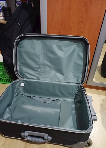 Gri Minimalist Erkek Bavulu - Görsel 3