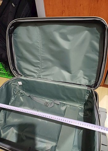 Gri Minimalist Erkek Bavulu - Görsel 4