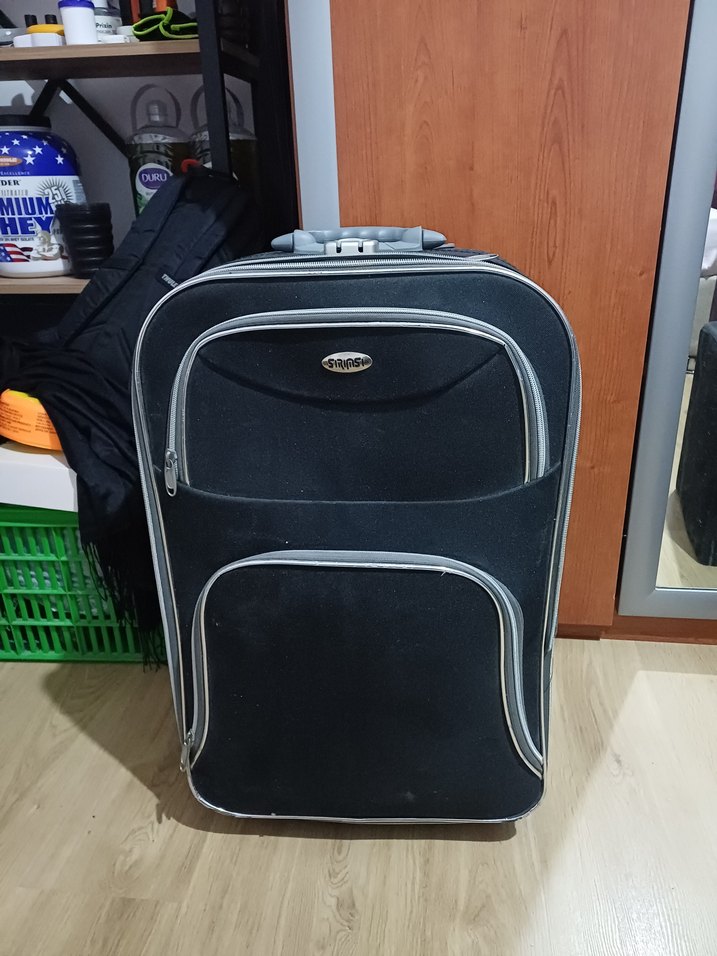 Gri Minimalist Erkek Bavulu - Görsel 2