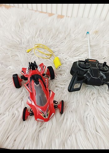 Kırmızı Oyuncak Araba - Görsel 2