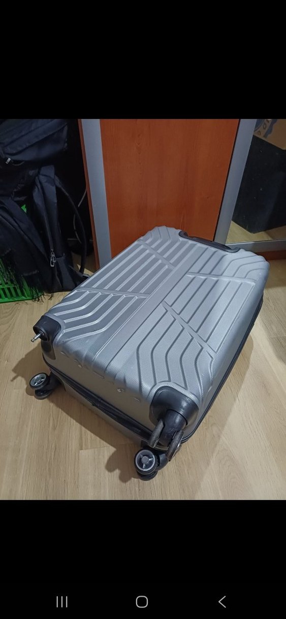 Gri Erkek Valiz, Tokalı, Minimalist Tasarım - Görsel 3