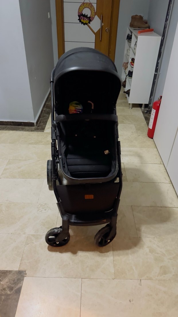 Siyah Bebek Arabası - Görsel 2