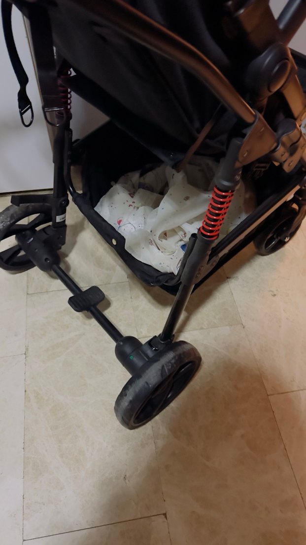 Siyah Bebek Arabası - Görsel 5