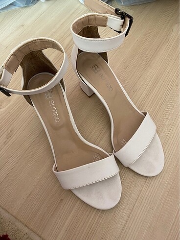 37 Beden Butigo beyaz topuklu ayakkabı
