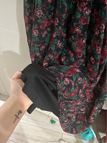 m Beden siyah çiçekli elbise