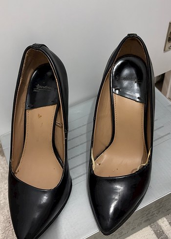 siyah topuklu ayakkabı - Görsel 2