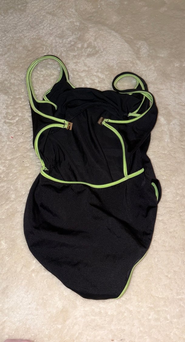 Siyah Spor Tarzı Kadın Mayo - Görsel 3