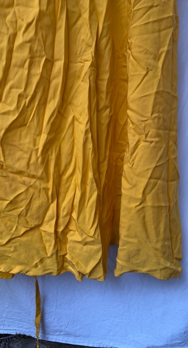 Sarı Keten Midi Drapeli V Yaka Elbise - Görsel 2