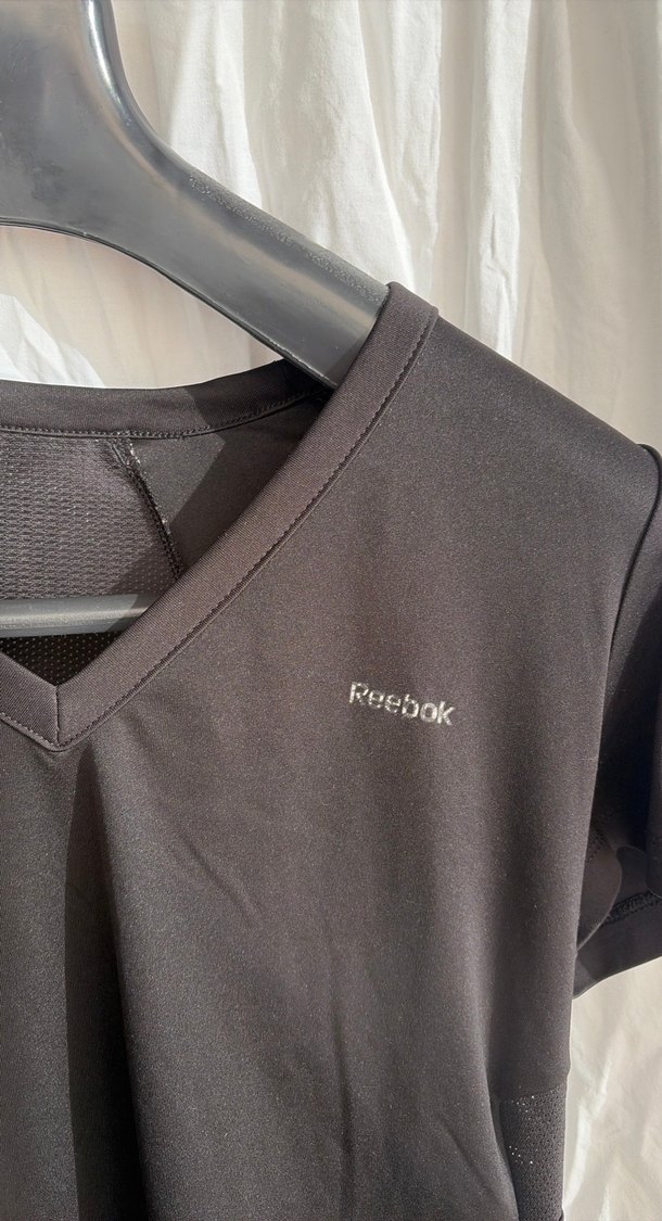 Siyah V Yaka Kısa Kollu Kadın Tişört - Görsel 2