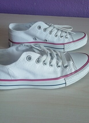 Beyaz converse