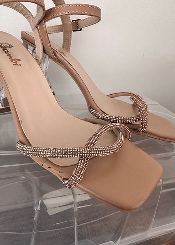 Bej Parlak Yılan Desenli Tokalı Topuklu Ayakkabı - Görsel 3