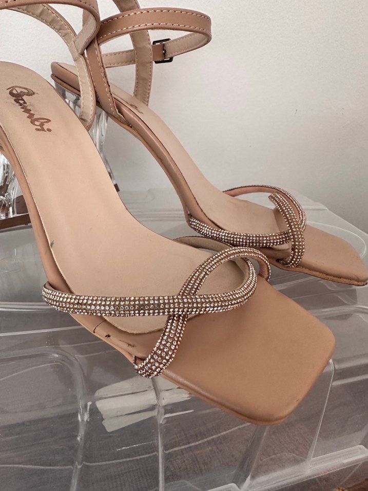 Bej Parlak Yılan Desenli Tokalı Topuklu Ayakkabı - Görsel 3