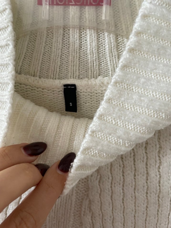 Beyaz Örgü Yüksek Yakalı Kadın Kazak - Görsel 2