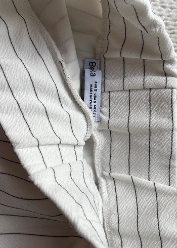 Beyaz İnce Çizgili Mini Etek - Görsel 2