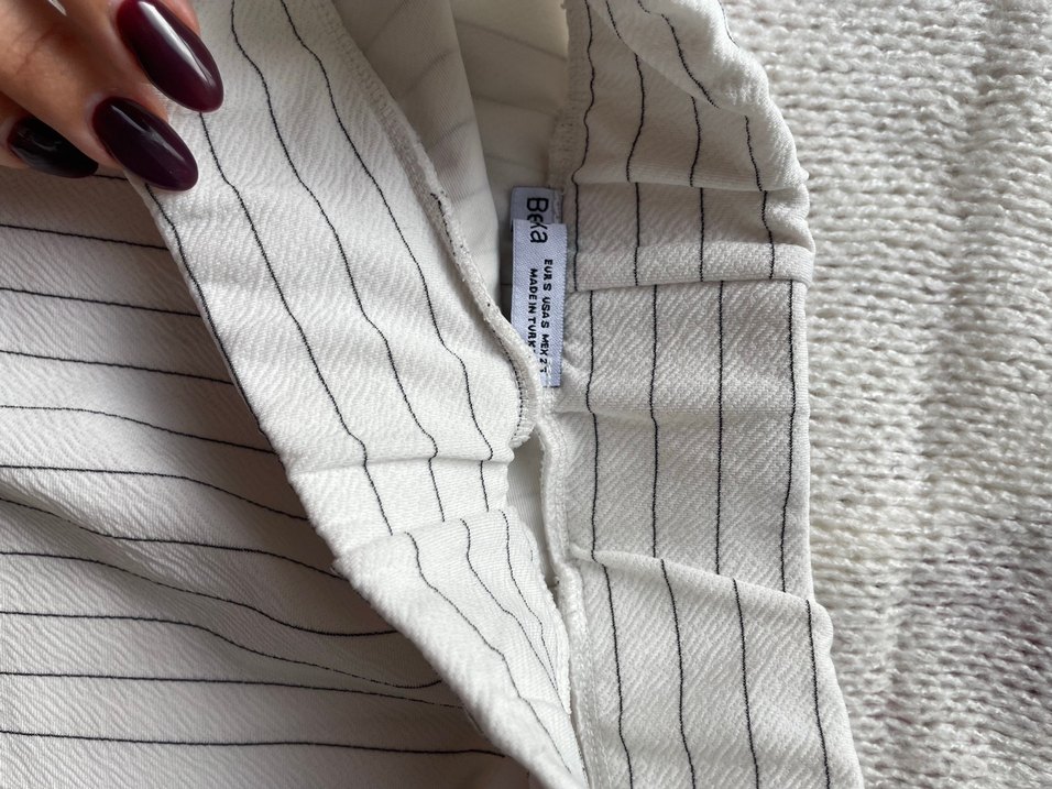 Beyaz İnce Çizgili Mini Etek - Görsel 2