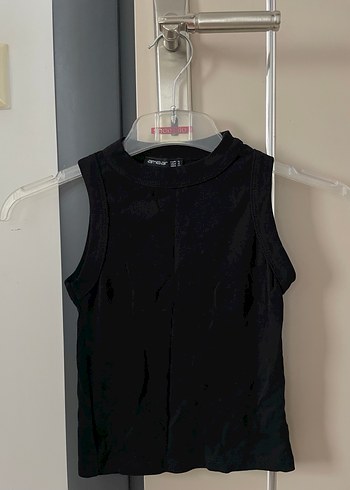 Siyah Yüksek Yakalı Kolsuz Kadın Atlet - Görsel 2