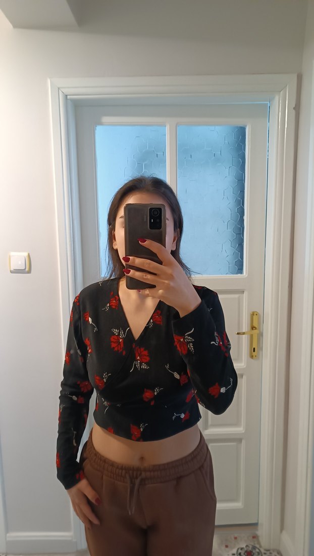 V y Yaka Crop Bluz - Görsel 2