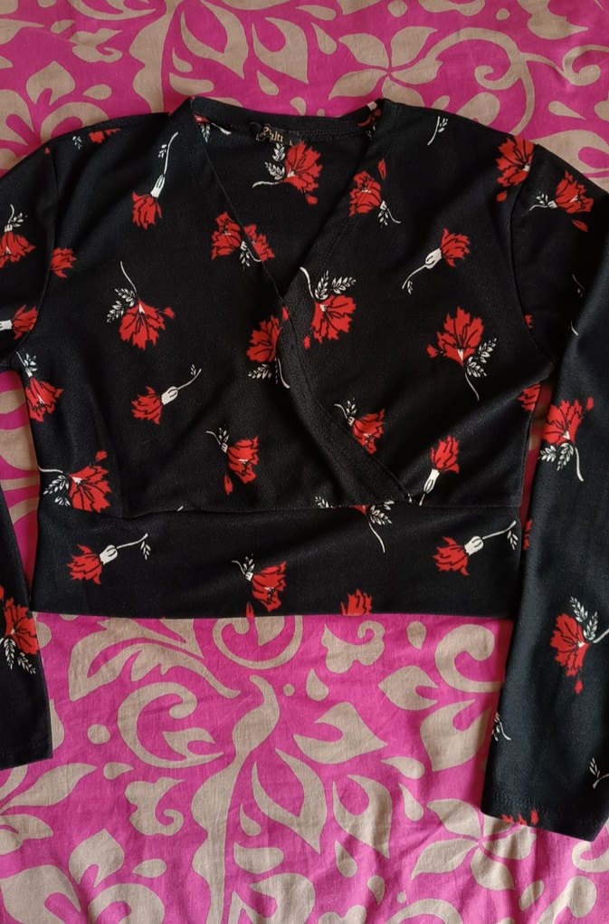 V y Yaka Crop Bluz - Görsel 3