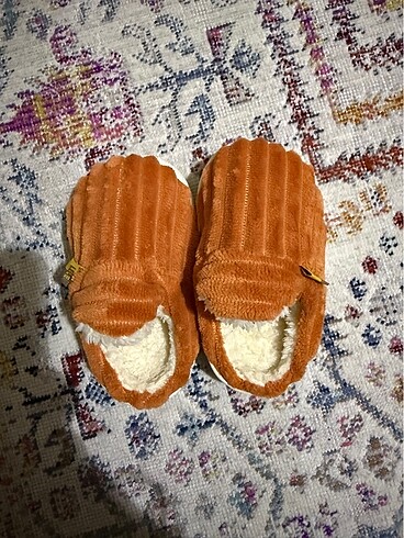 Kız çocuk bebek terlik