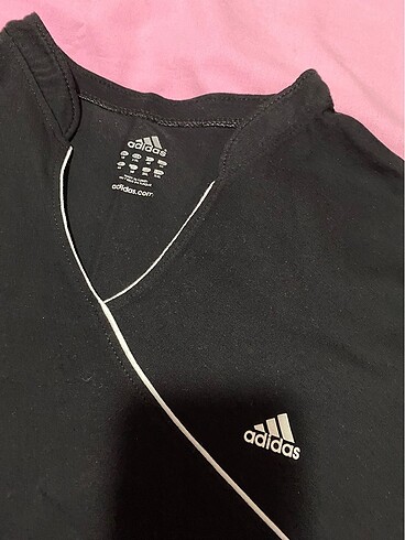 Adidas T-Shirt