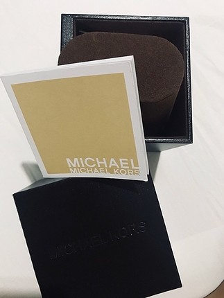 Michael Kors Saat kutusu ve Yastığı