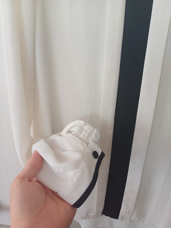 Beyaz Uzun Kollu Pilili Kadın Gömlek - Görsel 3