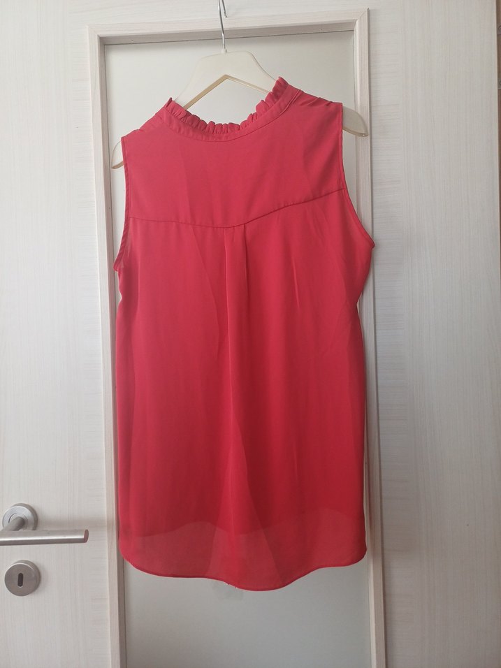 Kırmızı Fırfırlı V Yaka Kolsuz Bluz - Görsel 2