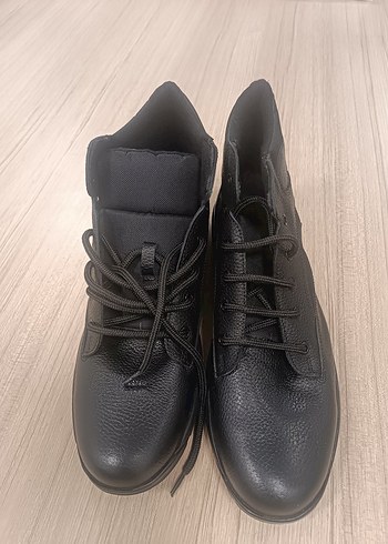 Diger Siyah Erkek Bağcıklı Minimalist Bot