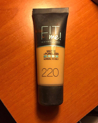 Maybelline Maybelline Fit me fondöten. Mat ve gözenekleri gizleyen yapı