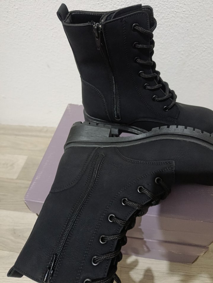 Siyah Gotik Blok Topuklu Kadın Bot - Görsel 3