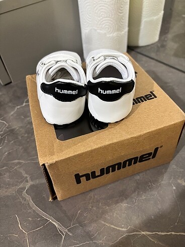 18 Beden beyaz Renk Hummel