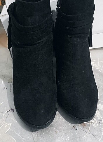 Siyah kadın bot 