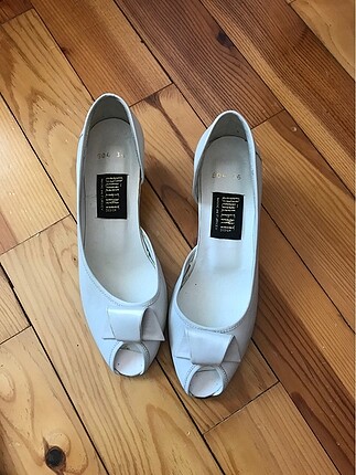 Beyaz Mini Topuklu Ayakkabı
