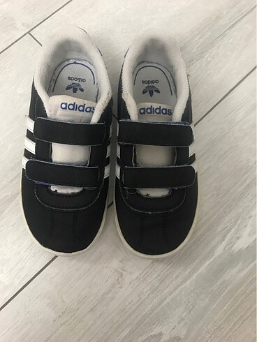 Orijinal Adidas