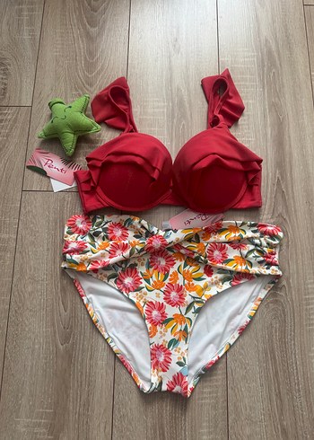 Penti Penti Kırmızı Fırfırlı Çiçek Desenli Bikini