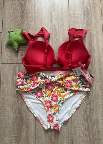 xl Beden Penti Kırmızı Fırfırlı Çiçek Desenli Bikini