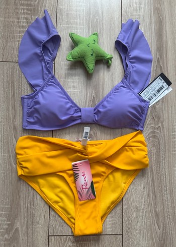 Mor Askılı Üst ve Sarı Mini Bikini Altı