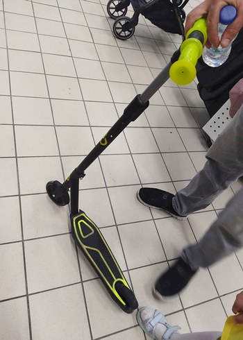 Renkli Sarı Çocuk Scooter'ı