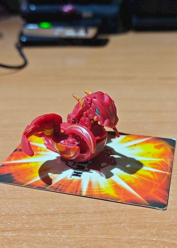 Bakugan Figürler ve Kartlar