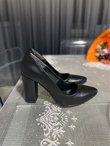 36 Beden Siyah parlak stiletto