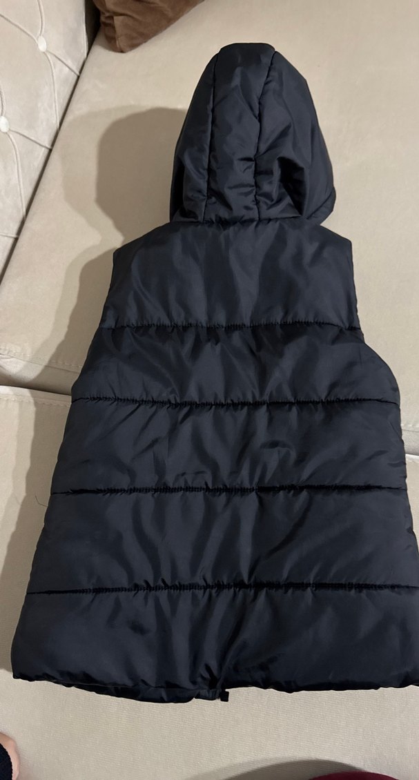 Unisex Siyah Kapüşonlu Düğmeli Yelek - Görsel 4