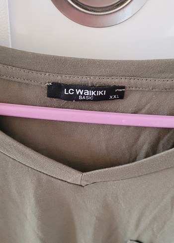 LC Waikiki Yeşil V Yakalı Kadın Tişört