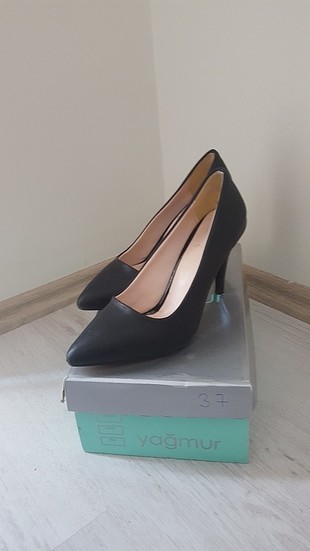 siyah stiletto