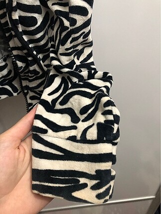 Stradivarius Zebra Desenli Kapüşonlu Peluş Hırka